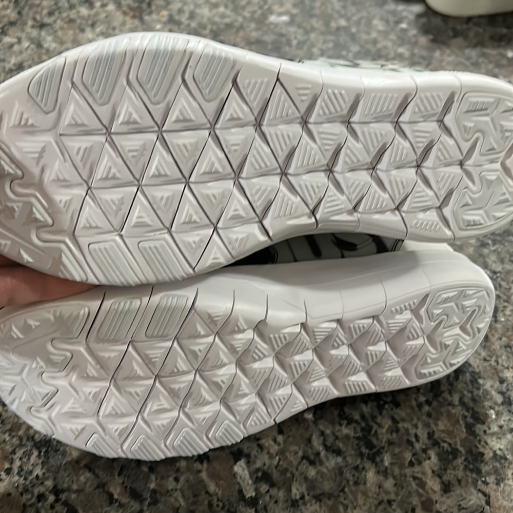 Women’s Nike training shoe - Picture 6 of 6
